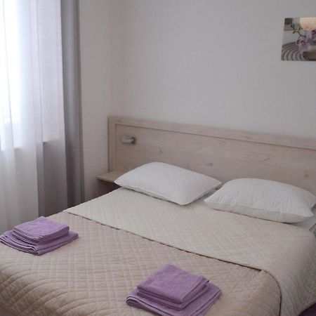 Apartments And Rooms By The Sea Jakisnica, Pag - 4160 Lun  Exterior photo