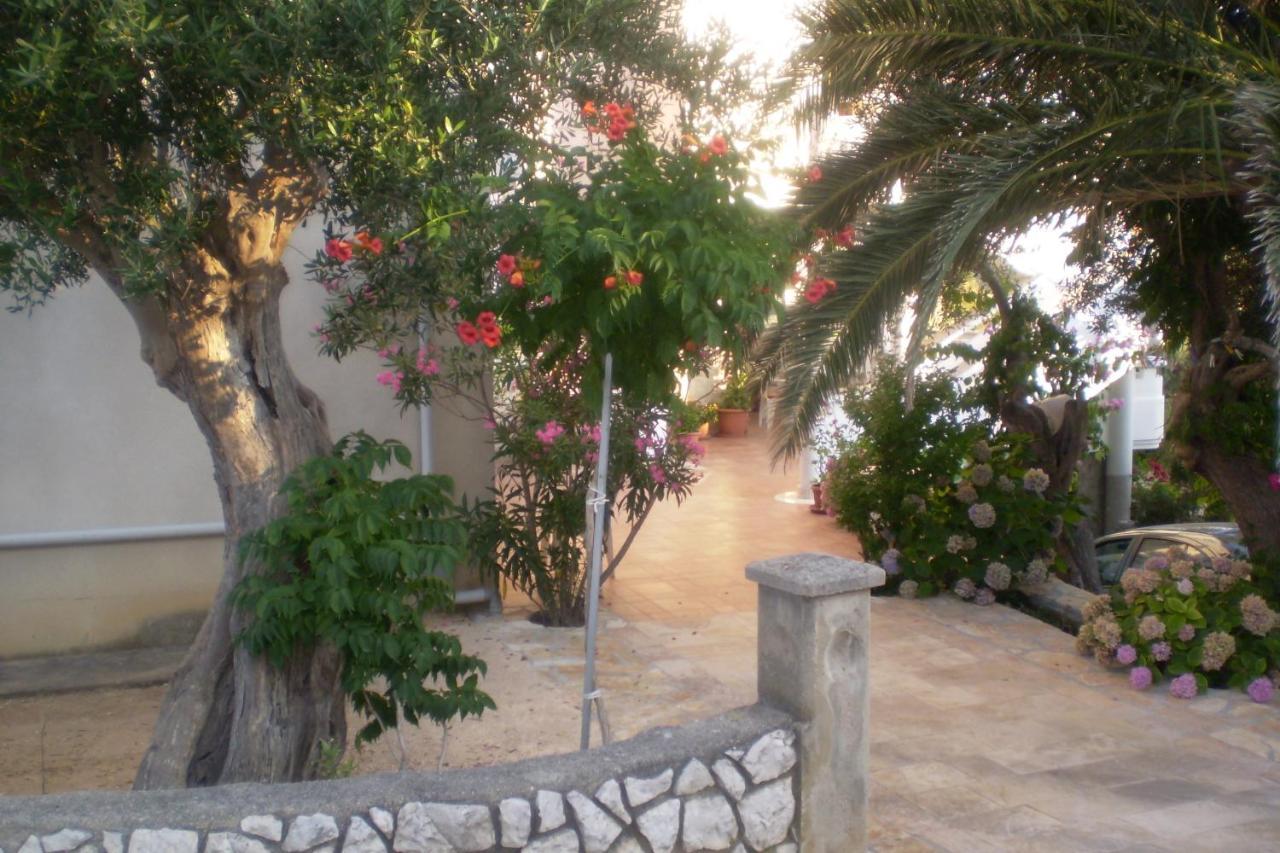 Apartments And Rooms By The Sea Jakisnica, Pag - 4160 Lun  Exterior photo