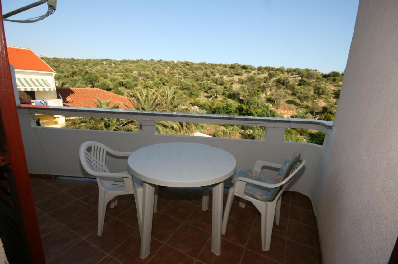Apartments And Rooms By The Sea Jakisnica, Pag - 4160 Lun  Exterior photo