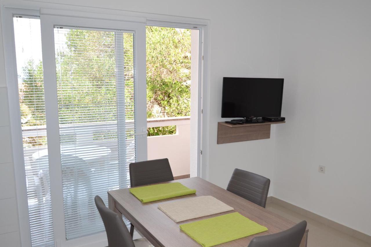 Apartments And Rooms By The Sea Jakisnica, Pag - 4160 Lun  Exterior photo