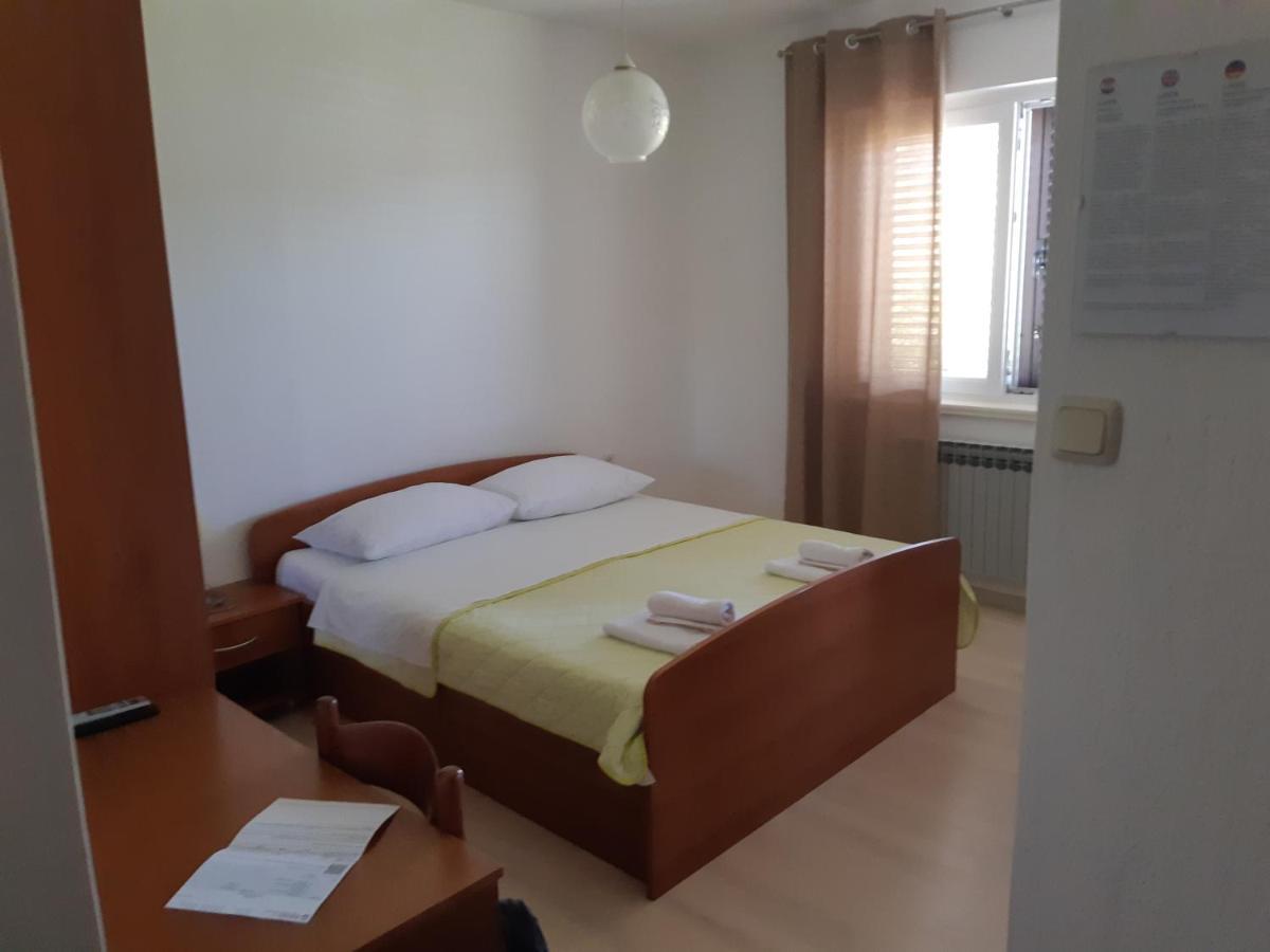 Apartments And Rooms By The Sea Jakisnica, Pag - 4160 Lun  Exterior photo